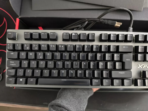 Teclado Gamer Xpg Summoner Rgb Cherry Mx Blue -español Latam Gris Español Latinoamérica (Usado)