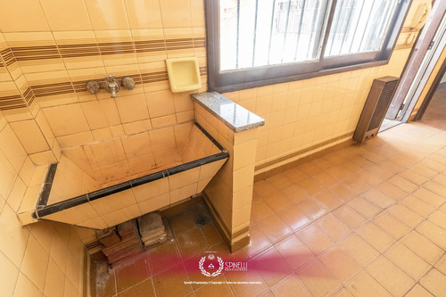 Venta Casa 4 Ambientes Local 246m² Construidos Sobre Terreno De 95m² Usaa 821m² Vendibles