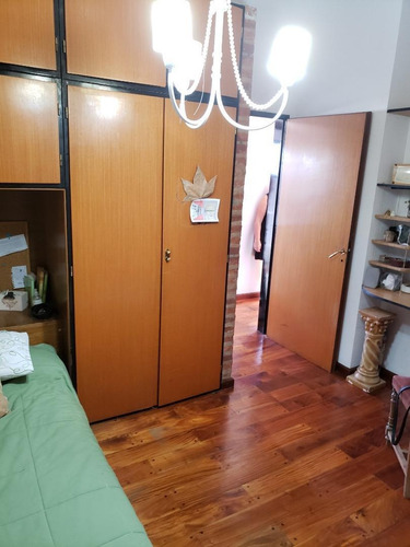 Venta Barrio Naon Chalet De 5 Amb. C/cochera.