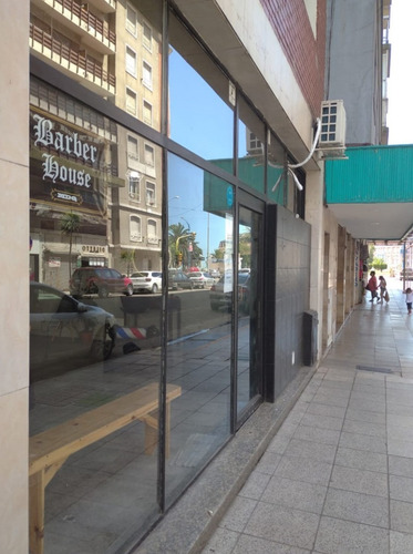 Imagen 3 de 4 de Impecable Local Comercial De 50 M2 A Pasos De La Plaza Colón, Oportunidad De Inversión