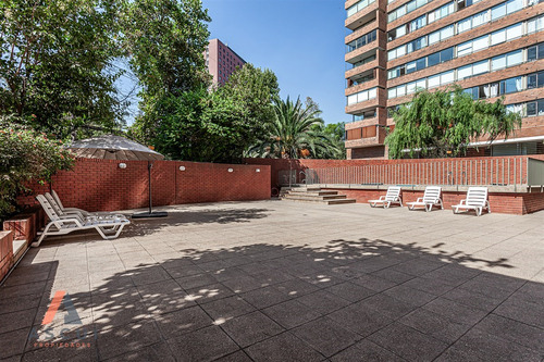 Departamento En Venta De 2 Dorm. En Las Condes