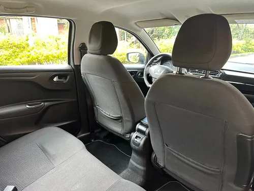 Peugeot 301 1.6 Allure Automático