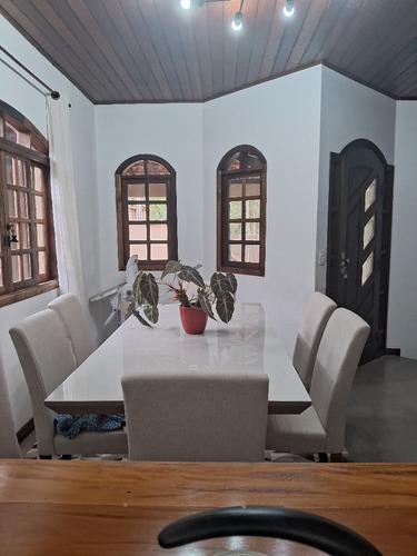 Casa Em Condomínio No Centro De Ibiúna.