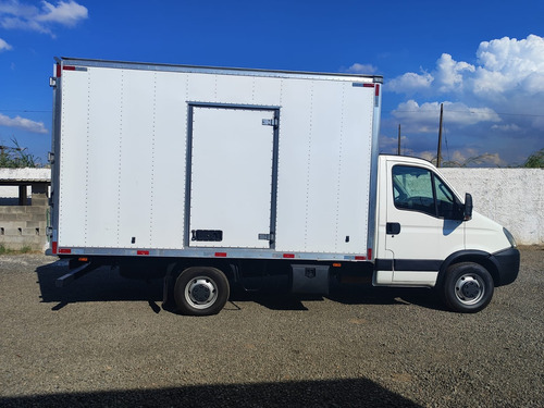 Iveco Daily 35s14 Ano 2019 Baú Facchini Zero