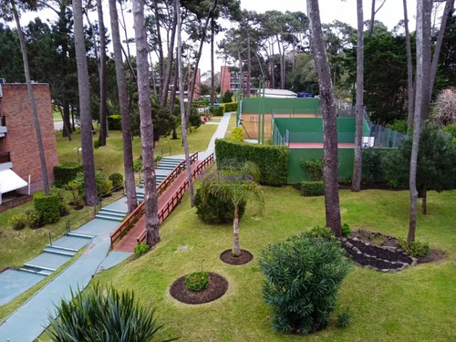 Venta Apartamento De 3 Dormitorios En Complejo Green Leaves, Punta Del Este.