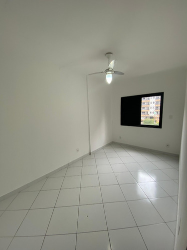 Apartamento 2 Dormitórios (1 Suíte) Em Ótima Localização!