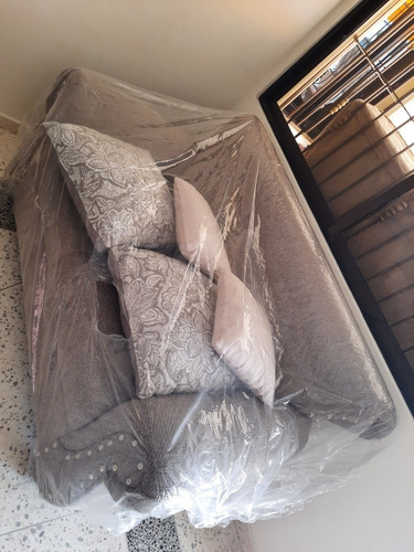 Vendo Juego De Muebles Uno De 3 Asientos Y El Otro De 2