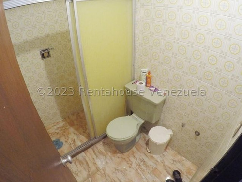Yg Increíble Casa Con Dos Anexo, Potencial Para Remodelar Residencial O Comercial, Ubicada En Esquina Con Fácil Acceso En Venta En La Trinidad 24-1929 Ys