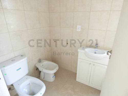 Imagen 14 de 30 de Impecable Tres Ambientes Con Dos Dormitorios En Suite Y Toilette A Estrenar