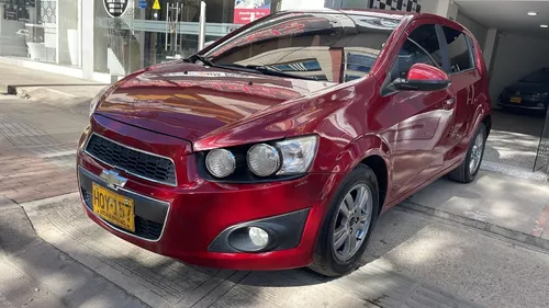  Carros y Camionetas Chevrolet Sonic Rojo | TuCarro