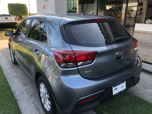 Imagen 9 de 13 de Kia Kia Rio Hb 2018 5p Hb Lx, Ta6, Ve, F. Niebla, Ra-15