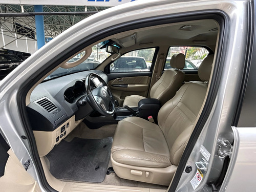Toyota Hilux SW4 3.0 Srv 5l 4x4 Aut. 5p