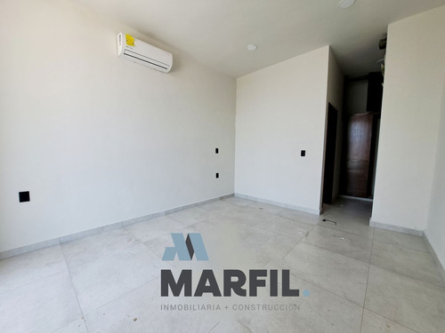 Venta De Residencia De 3 Recámaras, Al Norte De V. De A. Colima