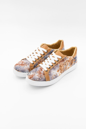 Imagen 2 de 4 de Tenis Floral Detalles Marrón Moon & Rain