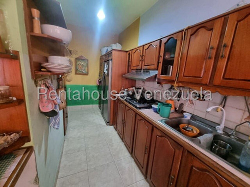 Ana Karina Molleja Vende Amplio Apartamento Zona Este Barquisimeto, Lara/ Akm
