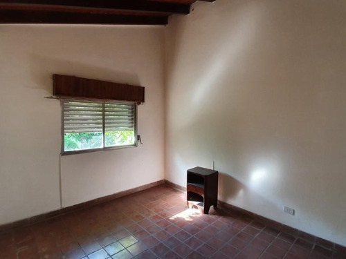 Imagen 11 de 25 de Piaggio Y Montenegro, Casa De Dos Dormitorios Con Amplio Jardín, Excelente Barrio