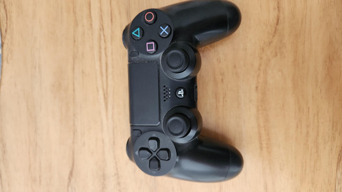 Playstation 4 500 Gb. + 2 Controles Con Detalles Menores. Negro (Usado)