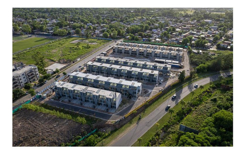 Triplex En Venta En Barrio Cerrado En Tigre. Amplios