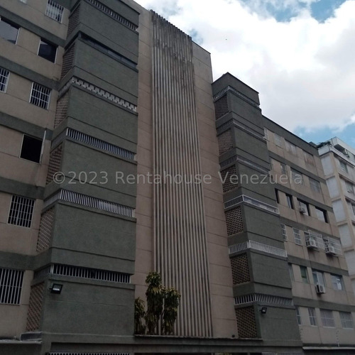 Bellísimo Y Amplio Apartamento En Venta Chuao Caracas 23-32423