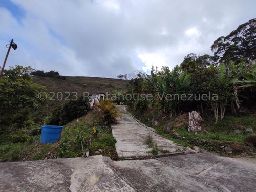 Casa Con Terreno En Venta En La Colonia Tovar. Ljsa 25-13565