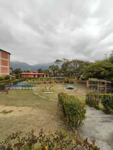 Imagen 3 de 14 de Invalmhouse Inmobiliaria. Apartamento En Venta Semi Amueblado En Jardines De Castillejo. Guatire Estado Miranda.