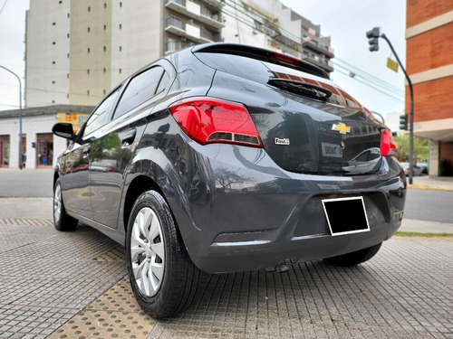 Imagen 2 de 25 de Chevrolet Onix 1.4 Lt Mt 2016 Gris Usado Nt