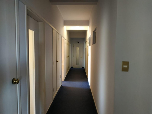 Imagen 21 de 24 de Edificio Emblemático Sobre 18 De Julio. Ideal Para Profesionales.
