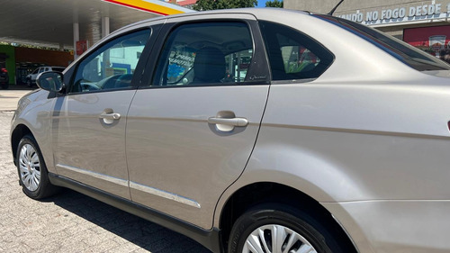 Fiat Grand Siena 1.6 16v Essence Flex Dualogic 4p