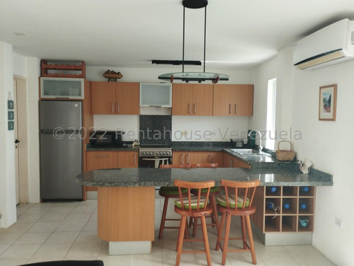 Imagen 4 de 18 de Venta En Margarita. Townhouse. 3 Hab Y 3 Baños. Excelente Ubicación. Xm. 23-13852