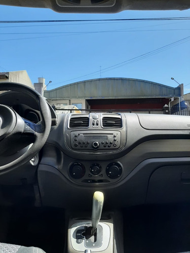 Imagen 10 de 16 de Fiat Grand Siena Essence 1.6 16v 2013 -chocado-