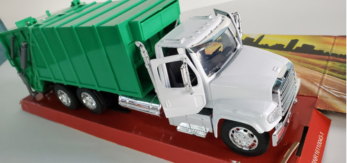 1:32 Camion Basura Freightliner 114 Sd Cabina Metalica 