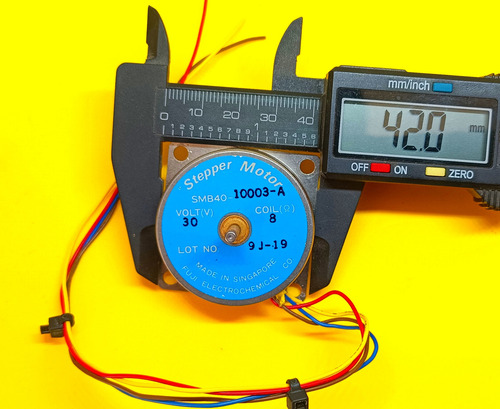 Motor A Pasos Doble Eje 4 Fases 8 Ohms 30v, P/encoder Elec. (Usado)