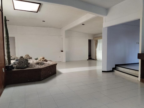 Casa En Venta En Colonia La Virgen, Metepec, Estado De México
