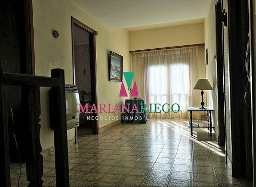Chalet De 4 Dormitorios Con Departamento. Miramar