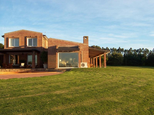 Oportunidad En Venta Chacra Muy Linda Y Hogareña- Ref: 4226
