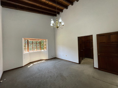 Casa En Venta En Acopilco En Privada Con Club Hípico.