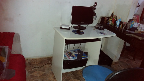Computador Com Mesa Cadeira E Web Can E Fone Com Microphone