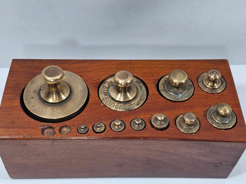 Antiguo Pesero De Madera Pesas En Bronce Cam (Usado)