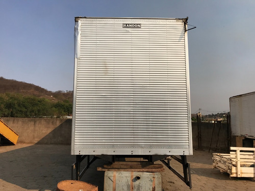 Imagem 2 de 6 de Bau Para Truck Chapeado Marca Randon