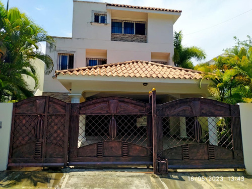 Vendo Linda Casa En Laderas De Arroyo Hondo