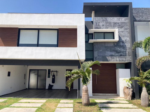 Punta Tiburon, Laguna 4 Casa En Venta 3 Recamaras, Alberca Y Cuarto De Servicio