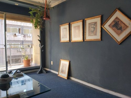 Imagen 11 de 18 de Muy Acogedor Apartamento Al Frente En Piso Alto. Con Balcón En Doble Orientación Este Y Sur Oeste