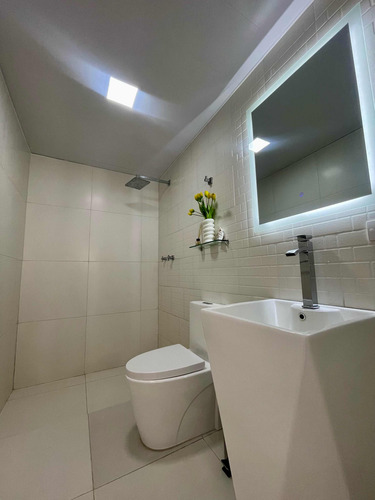 En Venta Moderna Y Lujosa Casa Ubicada En La Urb Avp Colinas De Carrizal. Rz