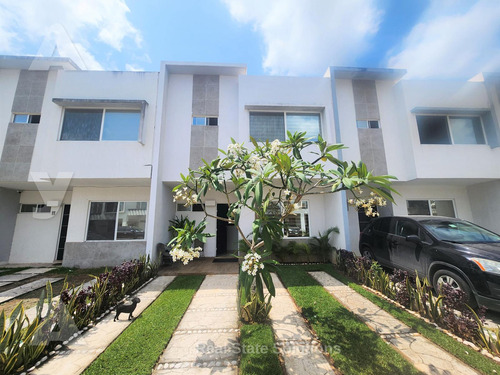 Casa En Venta, 3 Recámaras,  Equipada, 2 Niveles, Jardines Sur 4, Av. 135, Cancùn