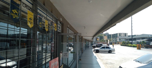 Imagen 4 de 6 de Tibisay Rojas Alquila Local En El Cc Paseo Paraparal. Tel. 0414 4173701 Cod. 175572
