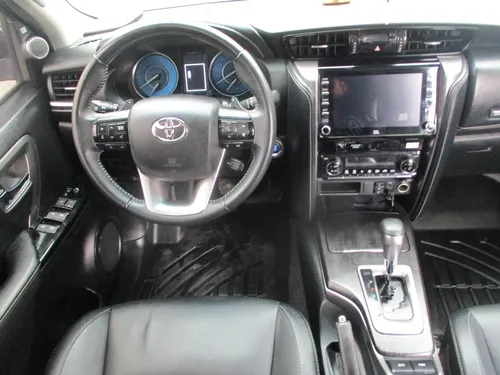 Toyota Fortuner Srv 4x2 2400cc At Aa