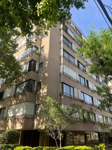 Amplio Espacio, Barrio Tranquilo, Con Estacionamiento Y Bode