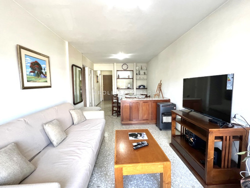 Departamento En Venta De 1 Dormitorio Y Medio En Peninsula, Punta Del Este