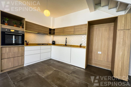Casa En Venta De Cuatros Ambientes - Haedo Sur