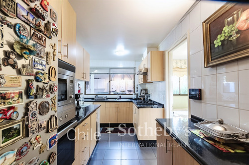 Casa En Venta De 5 Dorm. En Lo Barnechea